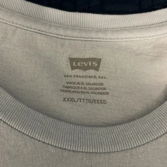 Levi’s Men’s Hang Loose Light Blue T-Shirt - Picture 2 of 2